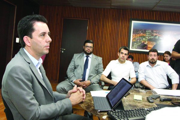 O prefeito Paulo Serra, anunciou os dois primeiros decretos assinados dentro do choque de gestão da nova administração