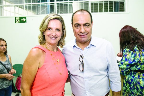 A secretária Erica Mateo Zygmunt e o prefeito José Auricchio Júnior
